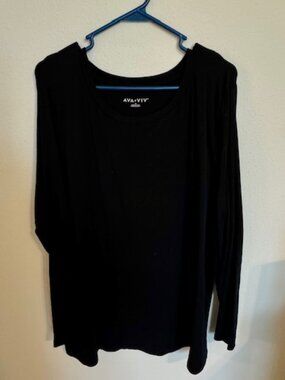 Women's black long-sleeve tunic